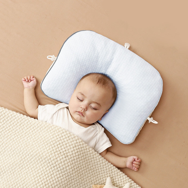 Babykudde med andningsbart meshtyg – Ergonomiskt stöd för små barn